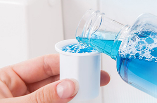 Fakta Dibalik Berkumur Dengan Mouthwash