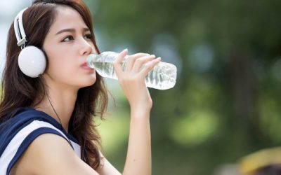 5 Cara Bikin Ingat Terus Minum Air Putih